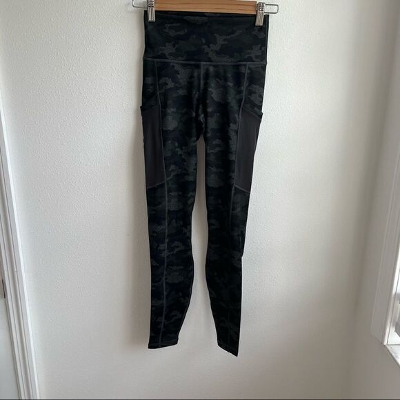 Fabletics On-the-go Powerhold High Waist Leggings Charcoal Camo Size XXS - Picture 2 of 9